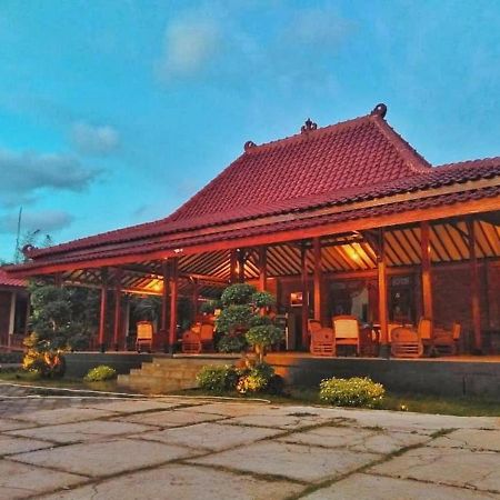 เดอะรอยัล ยอกโล Hotel Tepus ภายนอก รูปภาพ