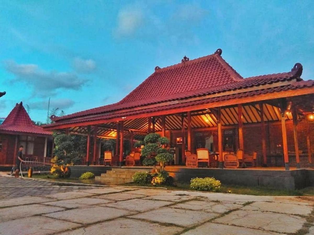 เดอะรอยัล ยอกโล Hotel Tepus ภายนอก รูปภาพ