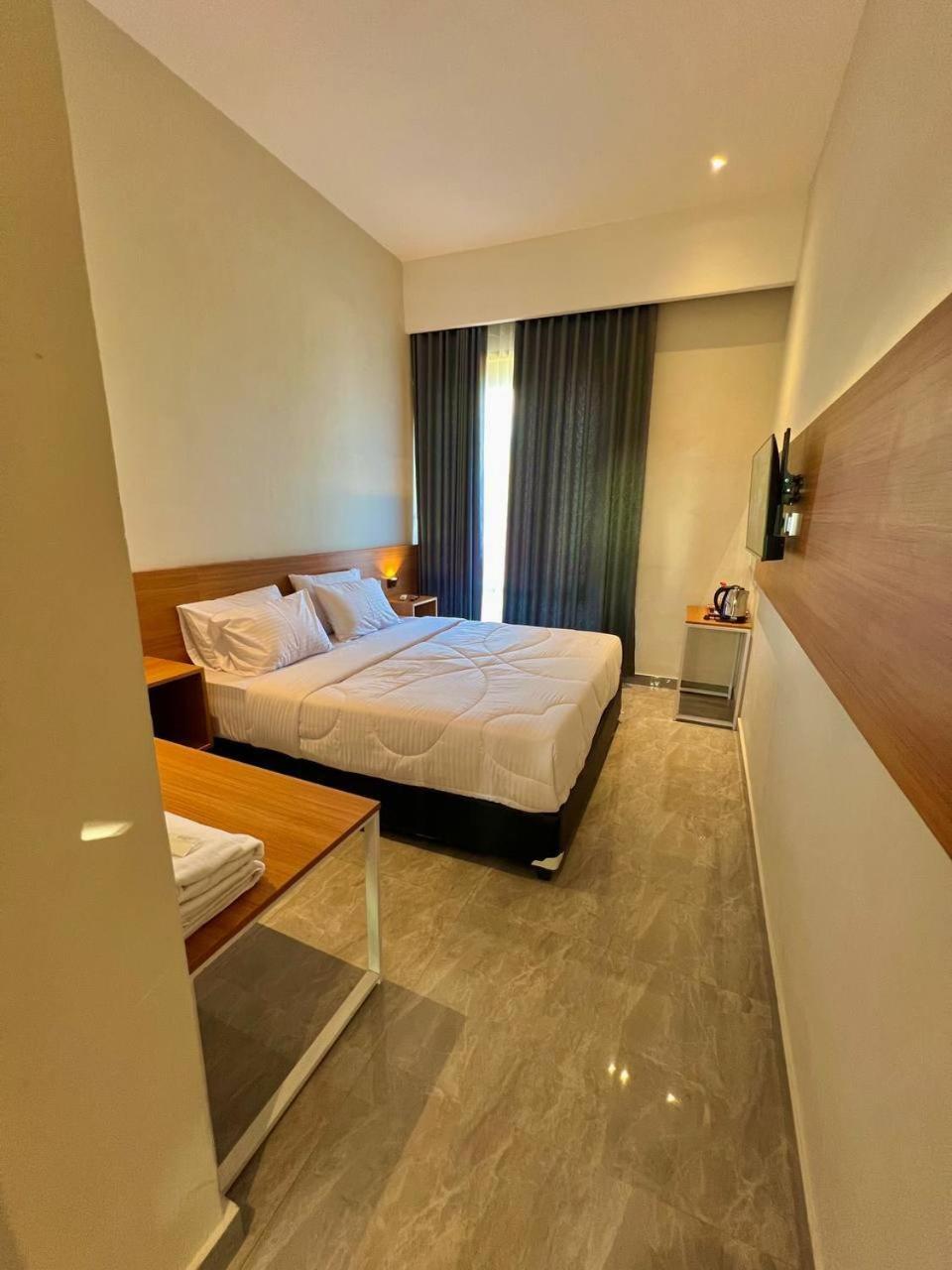 เดอะรอยัล ยอกโล Hotel Tepus ภายนอก รูปภาพ