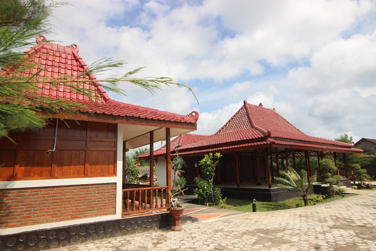 เดอะรอยัล ยอกโล Hotel Tepus ภายนอก รูปภาพ