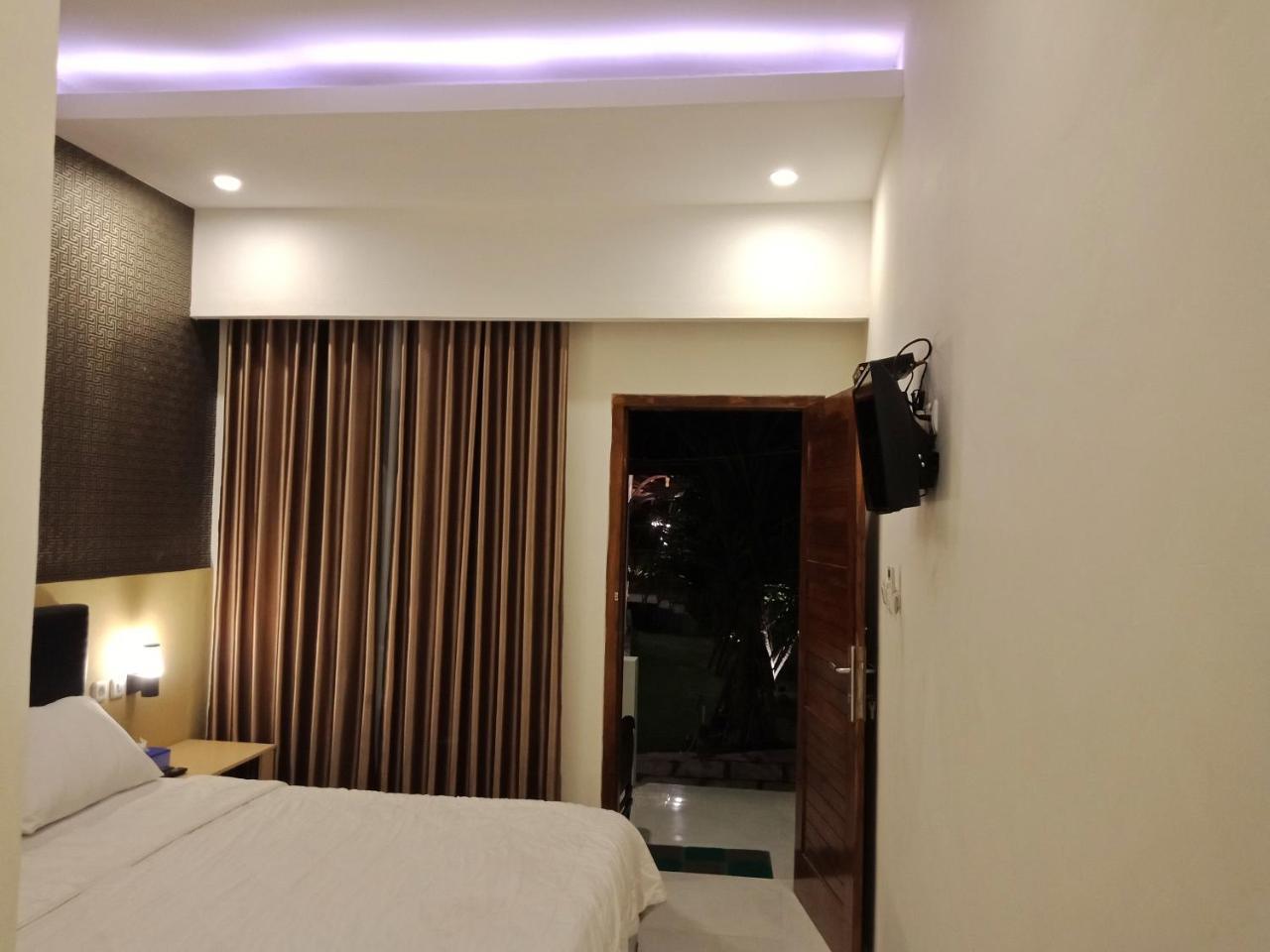 เดอะรอยัล ยอกโล Hotel Tepus ภายนอก รูปภาพ